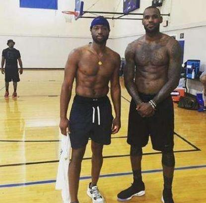 示出他们在 示出他们在